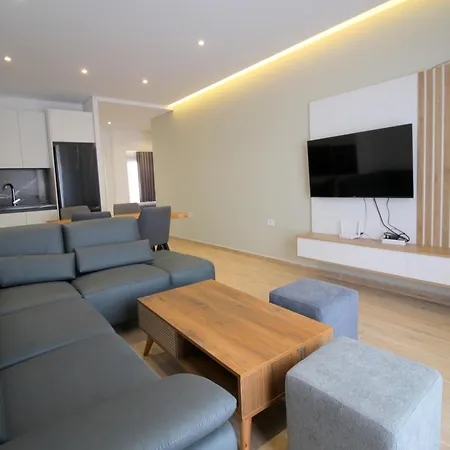 아파트 Jola Sarandë