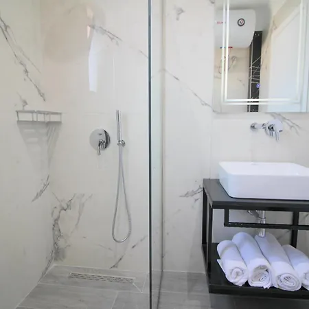 아파트 Jola Sarandë