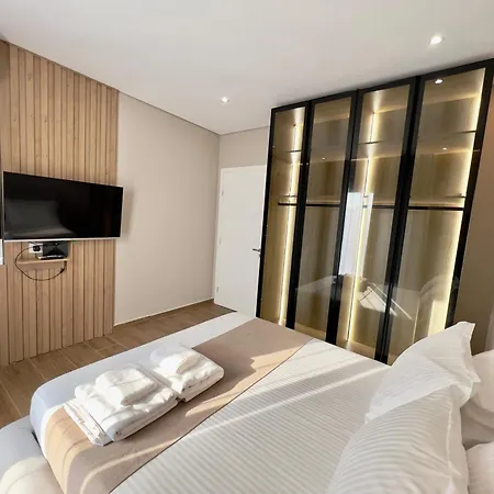 아파트 Jola Sarandë